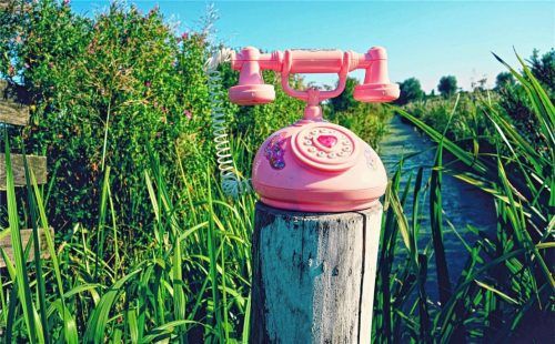 Ungefähr so nützlich wie dieses Spielzeugtelefon waren von Samstagfrüh bis Dienstagspätnachmittag die Festnetz- und Internetanschlüsse in Riedering. Foto Pixabay (Symbolbild)