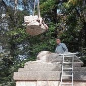 Spezialarbeiten am Kriegerdenkmal