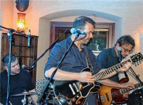Viele alte Hits zauberten die Drei der Blackbox ins Jules.