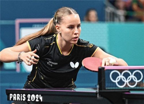 Voller Fokus am Tisch: Die 18-Jährige überraschte bei den Olympischen Spielen in Paris und führte Deutschland bis ins Halbfinale. Foto dpa/Sven Hoppe