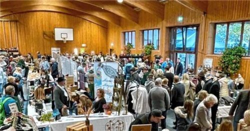 Volles Haus in der Faganahalle: der Trachtenmarkt war gut besucht. Foto re