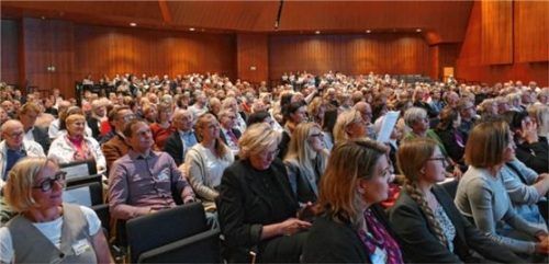 Vor gut gefüllten Rängen sprach Stefan A. Scherer über das Thema Vollmacht. Fotos Schubert