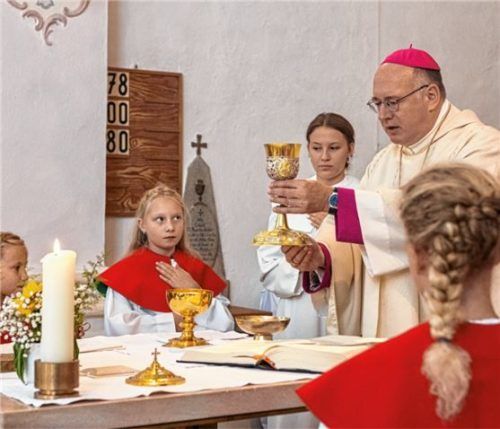 Weihbischof Rupert Graf zu Stolberg zelebrierte den Festgottesdienst. Foto Kiderle Fotoagentur