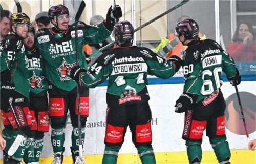 Wer zuletzt lacht, lacht am besten: Die Starbulls fuhren gegen die Kassel Huskies den dritten Heimsieg in Folge ein. Foto Hans-Jürgen Ziegler