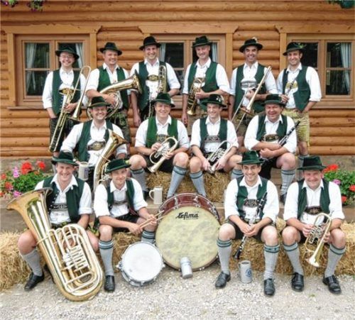 Wie 2007 zu ihrem zehnjährigen Bestehen wollen die Musiker von „Stoijanka“ im Auer Kirtazelt ihr Jubiläum „25+1“ feiern. Foto stoijanka