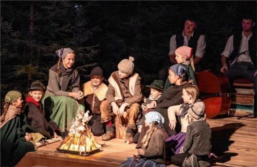 Wie im vergangenen Jahr wird das Bad Aiblinger Adventssingen auch heuer wieder auf die Weihnachtszeit einstimmen. Foto re