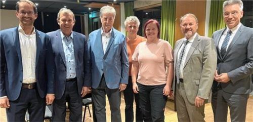 Zur Jahresversammlung kamen Oberbürgermeister Andreas März, Ludwig Linner, Franz Polland, Hans Zagler, Isabell Schoisser, Wolfgang Moritz und Landrat Otto Lederer.Foto re
