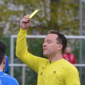 Schiri bewusstlos geschlagen