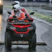 Max versinkt im Regenchaos