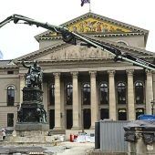 Die Oase vor der Oper