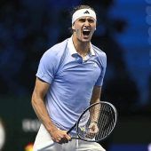 Zverev abgeklärt weiter