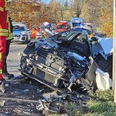 20-Jähriger fährt gegen Bus