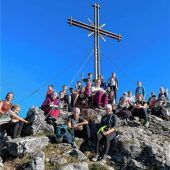Ski-Club auf Sommerwanderung