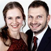 Junges Glück auf dem Parkett