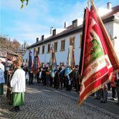 Fahnenabordnungen der Vereine