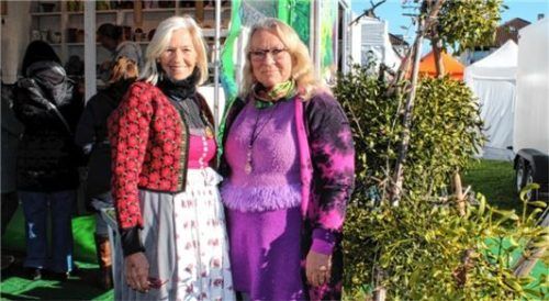 Agnes Singer (links) und Gerda Maria Vielhauer (rechts) und ihre „Weiba“ schreiben auch am Ende der 40. Ausgabe die Erfolgsgeschichte „Weibamarkt“.