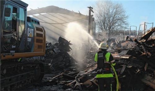 Am Montag konnte die Feuerwehr verhindern, dass sich das Feuer auf die umliegenden Häuser ausbreitete.