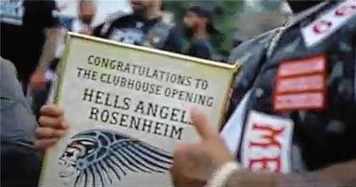 Ausschnitt aus dem Erinnerungsvideo: Trotz der schriftlichen Gratulation zum neuen Clubhaus zogen die Hells Angels bald wieder aus Tuntenhausen um. Foto Youtube/Weiser