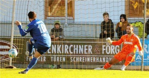 Beim 0:1 durch Yasin Yilmaz stand Egon Weber noch im Kirchanschöringer Gehäuse.Foto mb.presse – Butzhammer