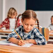 Wie Kinder gesund sitzen und schreiben