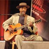 Eric Bipp zelebriert den Blues als Weltsprache