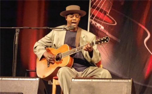 Zweimal für den Grammy nominiert: Eric Bibb. Foto Friedrich