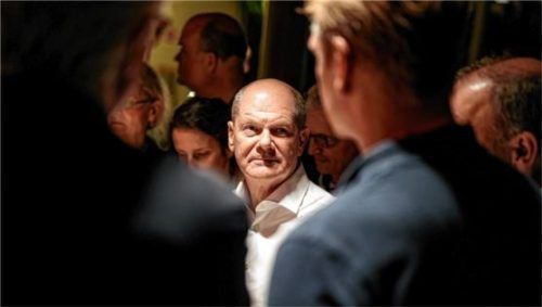 Bundeskanzler Olaf Scholz (SPD) spricht am Rande des G20-Gipfels mit Journalisten. Scholz war zuletzt international viel unterwegs – in der Heimat tobt derweil die Debatte um seine Rolle im Bundestagswahlkampf.Foto dpa