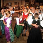 Unbeschwertes Tanzvergnügen mit der „Kirnstoaner Tanzlmusi“