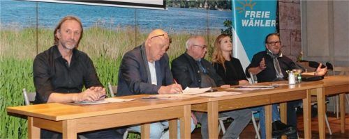 Das Gesundheitssystem als Sorgen-Thema: Auf dem Podium debattierten (von links) Stefan Mayer, Klaus Voss, Erwin Lehmann, Veronika Leidel und Karsten Hoeft. Foto Alfred Schubert