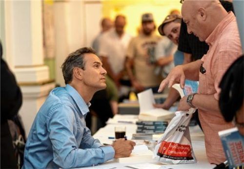 Der Auftritt von Daniele Ganser im Rosenheimer Kuko sorgt weiter für angeregte Diskussionen. Foto Michael Peter