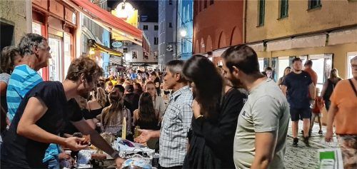 Der Nachtflohmarkt ist eine der beliebtesten Veranstaltungen in Wasserburg. Foto Rieger
