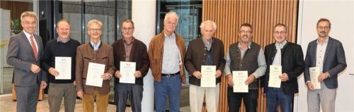 Der neue Naturschutzbeirat wurde von Landrat Otto Lederer (links) berufen.Foto re