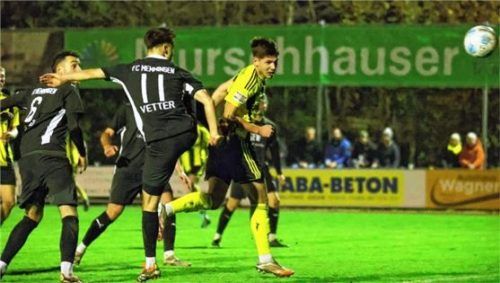 Der Treffer von Dominik Buxmann für den SV Kirchanschöring im Spiel gegen Memmingen.Foto mb.presse – Butzhammer
