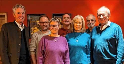 Der Vorstand des neu gegründeten Vereins „Max-Mannheimer-Kulturtage“: (von links) Felix Schwaller, Michael Stacheder, Martina Thalmayr, Michael Lackner, Petra Mareis, Hans-Joachim von Oertzen und Michael Beer. Foto re