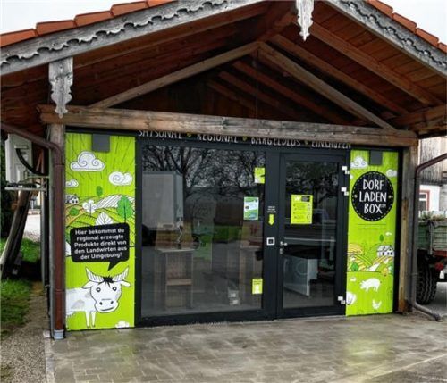Der Zutritt zur Dorfladenbox erfolgt mittels eines QR-Codes. Bezahlt wird per App. Foto  re