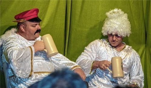 Die Ähnlichkeit zum „Münchner im Himmel“ war bei den beiden Engeln Andreas Karl und Josef Katzmair nicht zu übersehen.