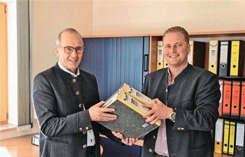 Die Amtsübergabe erfolgte geräuschlos. Der neue BBV-Kreisgeschäftsführer Martin Peus (links) und sein Amtsvorgänger Josef Steingraber.Foto Hadersbeck