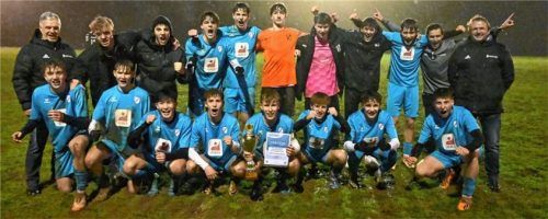 Die JFG FC Holzland/Inn ist Kreispokalsieger bei den A-Junioren.Foto Franz Ruprecht