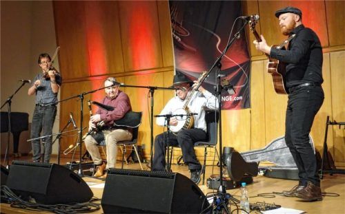 Die nordirische Band „Craobh Rua“ traten im ausverkauften kleinen Kursaal auf.Foto friedrich