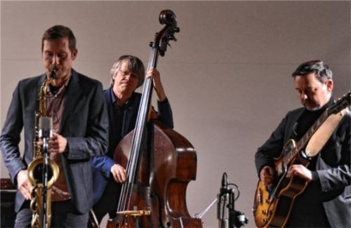 Drei von vier: (von links) Till Martin (Saxofon), Henning Sieverts (Kontrabass) und Philipp Stauber (Gitarre). Foto Bovers