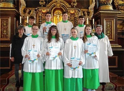 Ehrung für verdiente Ministranten in Gars.Foto re