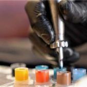 Beliebte Spendenaktion: Wieder Tattoos für den guten Zweck