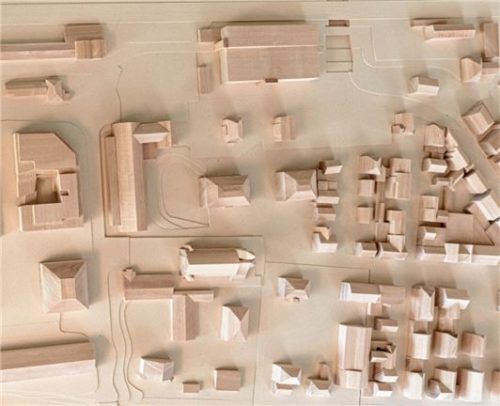 Ein Modell des Stadtkerns aus der Vogelperspektive: Neben der Tonwerksunterführung soll das Parkhaus für Autos (oben Mitte) entstehen. Foto Thomae