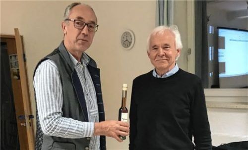 Franz Hartl, Erster Vorstand von der Krieger- und Soldatenkameradschaft Raubling (links) und Referent Wolfgang Ager.Foto Ruprecht