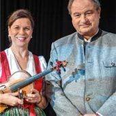 Pfarrer Schießler  liest „Heilige Nacht“