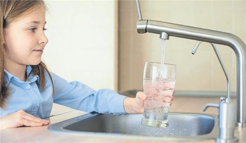 Gerade Kinder sind bei belastetem Trinkwassers gefährdet. Foto igor pushkarev/Panthermedia