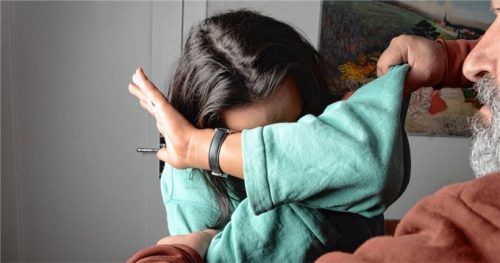 Gewalt gegen Frauen und Mädchen ist auch in Rosenheim und der Region ein Thema, wie die Zahlen des Polizeipräsidiums Oberbayern Süd zeigen. (Symbolfoto) Foto IMAGO