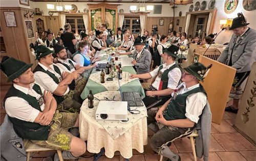 Gut besucht war die Jahreshauptversammlung der „Griabinga“ Hohenaschau im Gasthaus Brucker.Foto H. Reiter