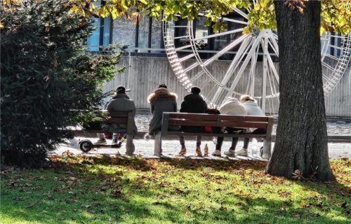 Im Salingarten in Rosenheim gibt es immer wieder Verstöße gegen das dort geltende Alkoholverbot. Foto  Wildauer