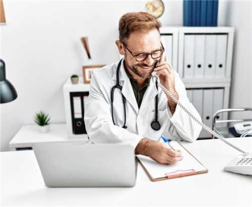 In KW 42 kümmert sich ein Experte aus dem Fachbereich Pneumologie um die Anliegen der Leser. Foto adobestock